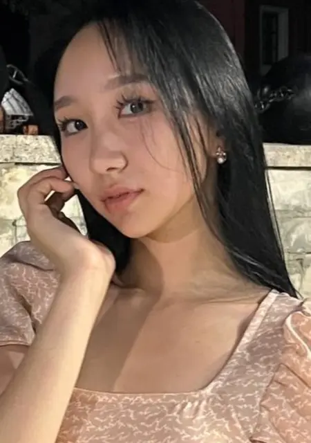 Я Женя, 19, из Донецка, ищу знакомства без обязательств