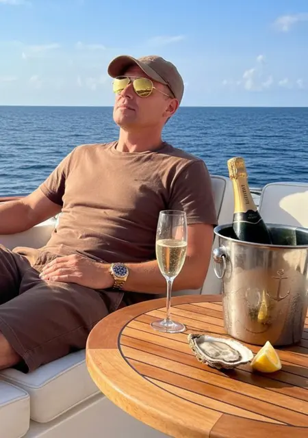 Александр из Бухареста, мне 39, познакомлюсь для приятного времяпровождения