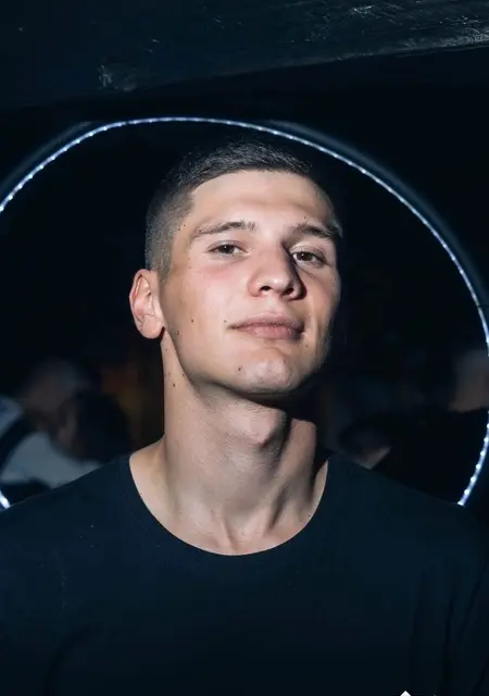 Я Артём, 25, из Нью-дели, ищу знакомство для общения