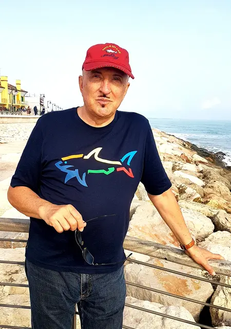 Я Сергей, 60, знакомлюсь для открытые отношения в Измире