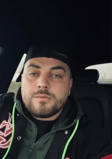 Я Laur, 32, из Браила, ищу знакомства без обязательств