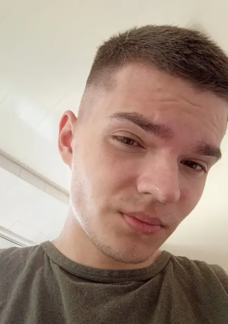 Алексей из Гомеля, мне 20, познакомлюсь на одну ночь