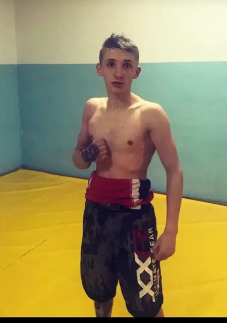 Я Дима, 27, знакомлюсь без обязательств в Николаеве