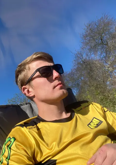 Deniss из Риги, мне 27, познакомлюсь для постоянных отношений