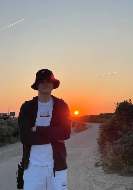 Максим из Харькова, ищу на сайте знакомства на одну ночь