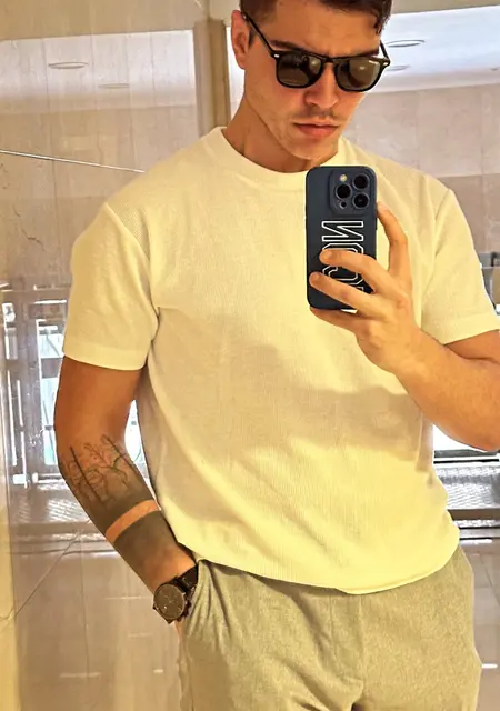 Soy Francisco, 26 años de Madrid, busco conocer gente para relación abierta
