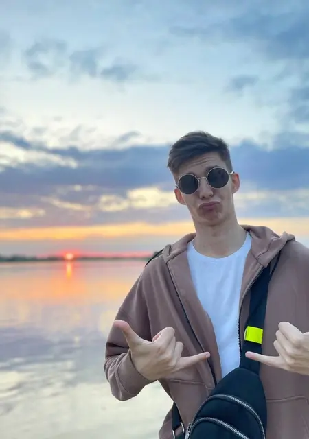 Artem из Кременчуга, ищу на сайте знакомства на одну ночь