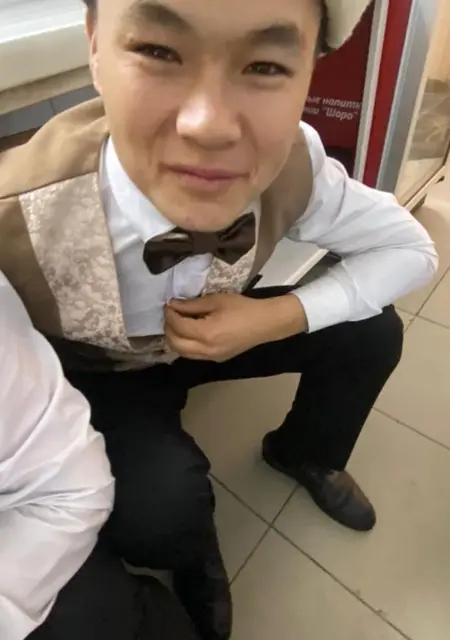 Максат из Бишкека, мне 19, познакомлюсь на одну ночь