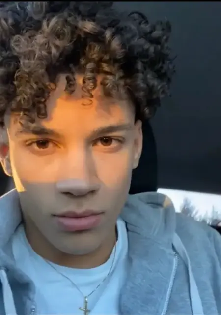 Я Amedriano, 20, из Бат-Ям, ищу знакомство для приятного времяпровождения