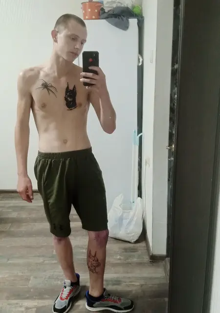 Я Антон, 21, знакомлюсь на одну ночь в Киеве