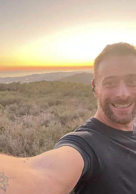 Alex из Ситжеса, мне 51, познакомлюсь для приятного времяпровождения