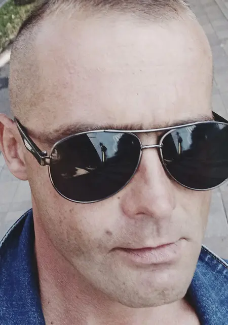 I'm Leo, 38, looking to meet for no strings attached in Windsor