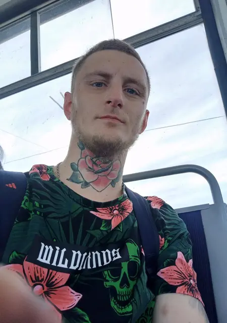 Дмитрий из Днепра, ищу на сайте знакомства без обязательств