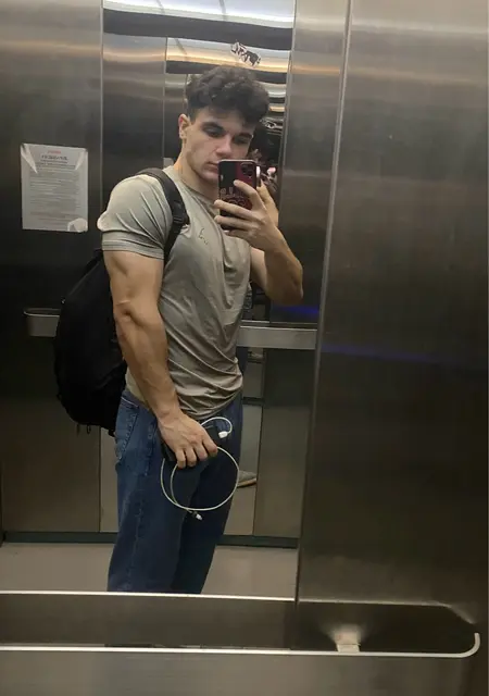 Я Никита, 19, знакомлюсь на одну ночь в Ирпене