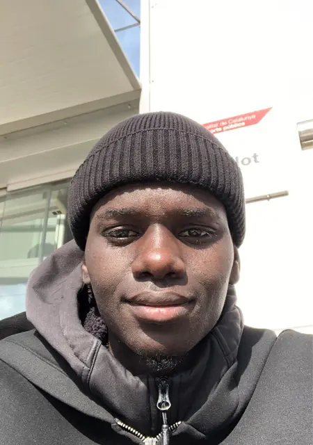 Guedio из Бланес, мне 25, познакомлюсь на одну ночь