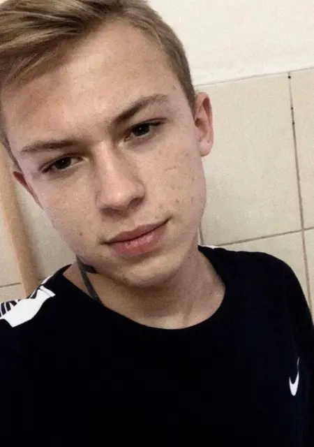 Игорь из Ровно, мне 25, познакомлюсь для общения