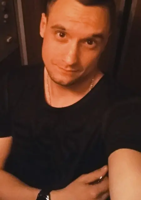 Я Роман, 25, из Донецка, ищу знакомства без обязательств