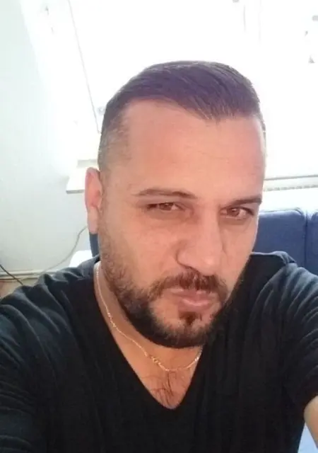 Anas Alhessi из Берлина