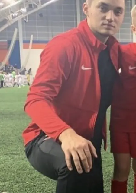 Я Иван, 18, из Амстердама, ищу знакомства на одну ночь