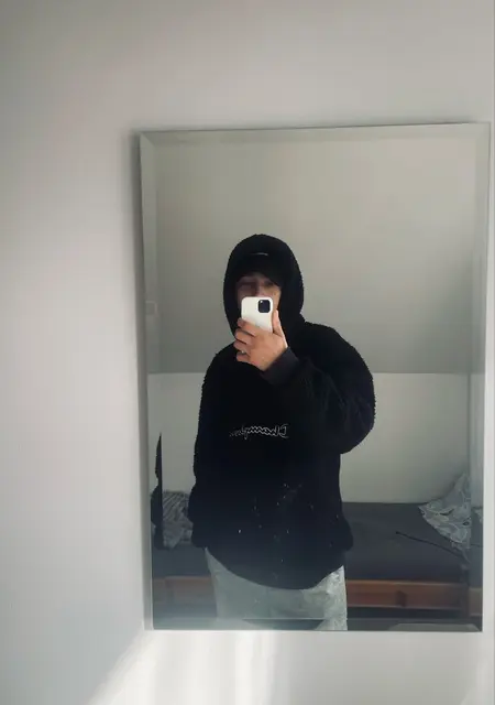 Я Кирилл, 21 років з Запоріжжя, шукаю знайомства без зобов'язань