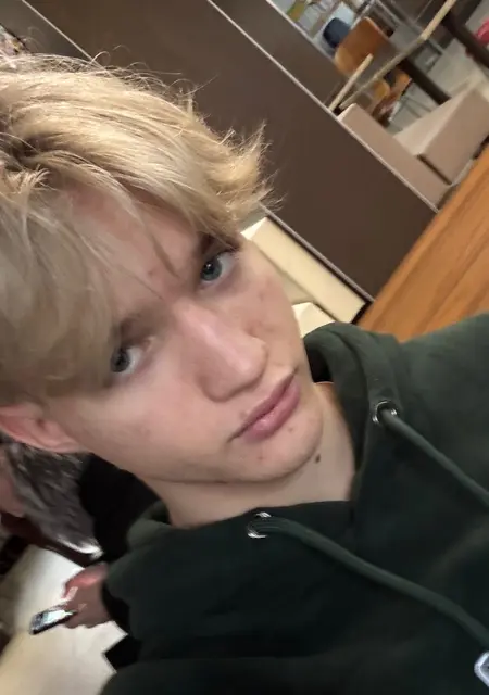 Я Никита, 18, из Новопскова, ищу знакомство для вирта