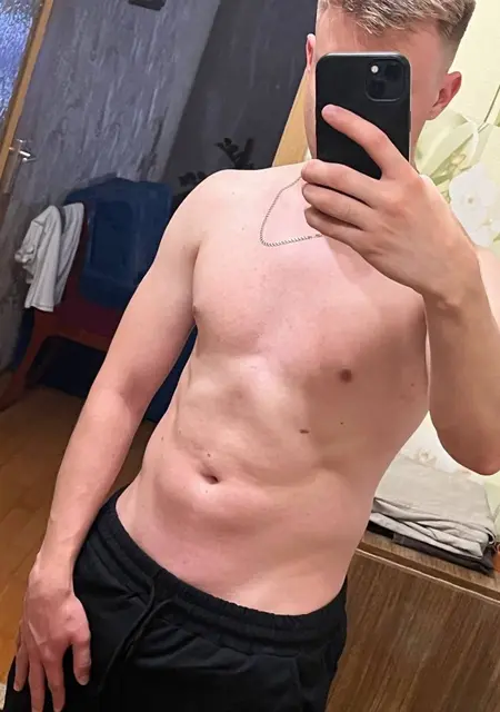 Я Артём, 27, из Бобруйска, ищу знакомство для открытые отношения