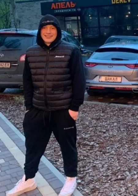 Я Антон, 20, из Южноукраинска, ищу знакомство для вирта