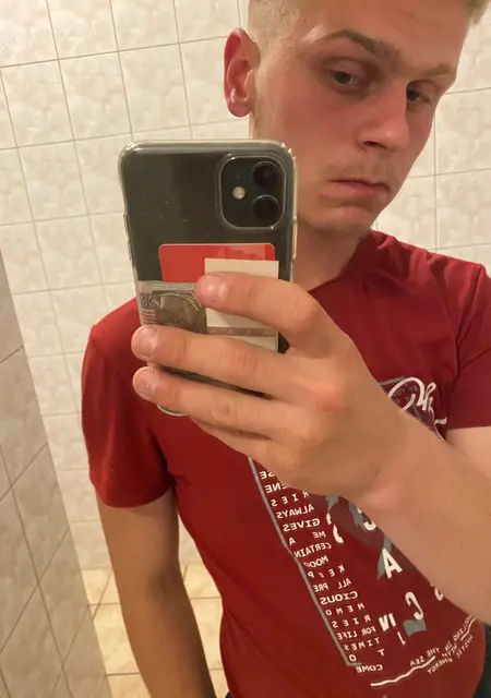 Я Миша, 22, знакомлюсь для общения в Вроцлаве