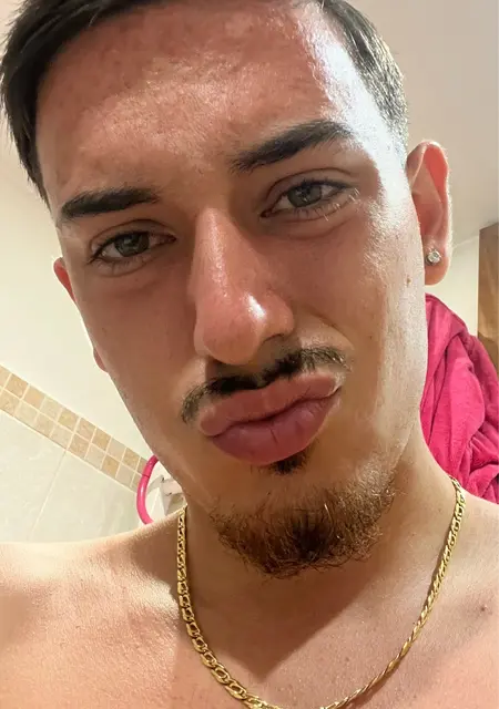 Daniele из Рима, мне 21, познакомлюсь для общения