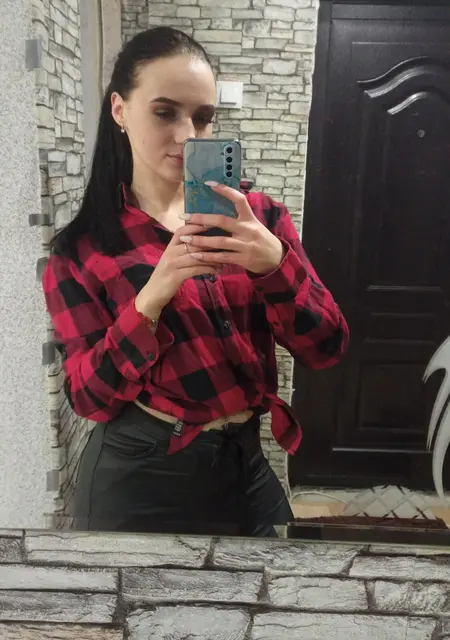 Ангелина из Гомеля, мне 24, познакомлюсь для общения