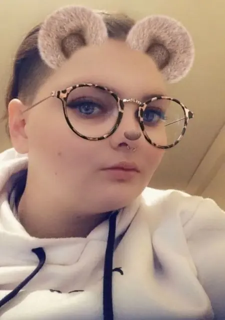 Abbi from London, 19 years old, ready to meet