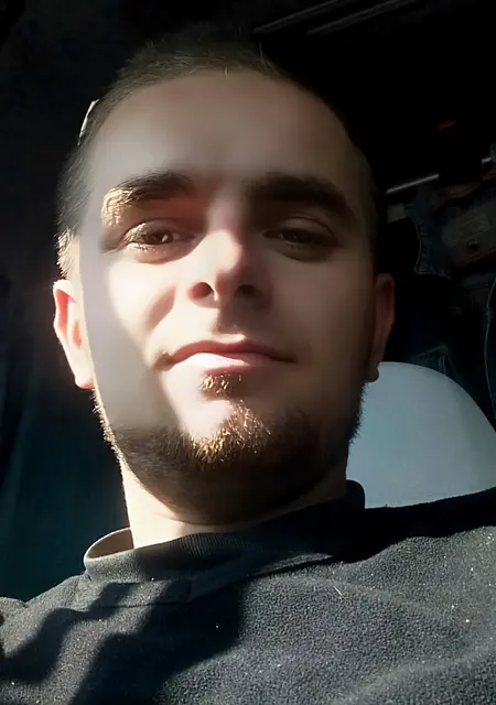 Дмитро из Черкасс, мне 32, познакомлюсь для приятного времяпровождения