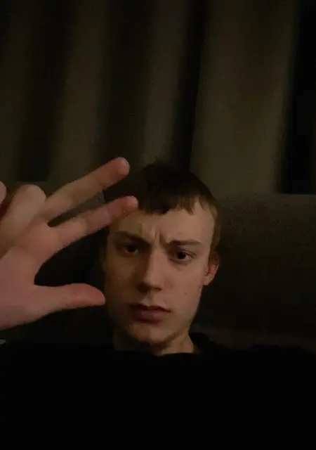 Я Артур, 21, из Риги, ищу знакомство для вирта