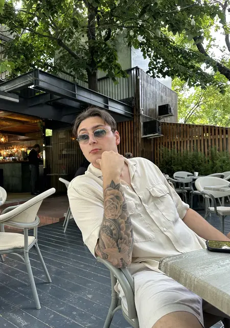 Я Jenya, 25, из Бухареста, ищу знакомства без обязательств