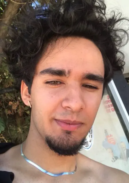 Я Emirhan, 20, знакомлюсь для вирта в Анкаре