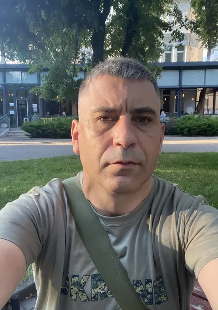 Aleks из Константиновки, ищу на сайте знакомства на одну ночь