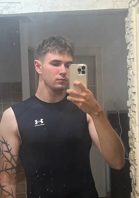 Я Roman, 21, из Кракова, ищу знакомства без обязательств