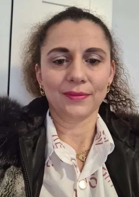 Я Flori, 45, знакомлюсь в Бухаресте