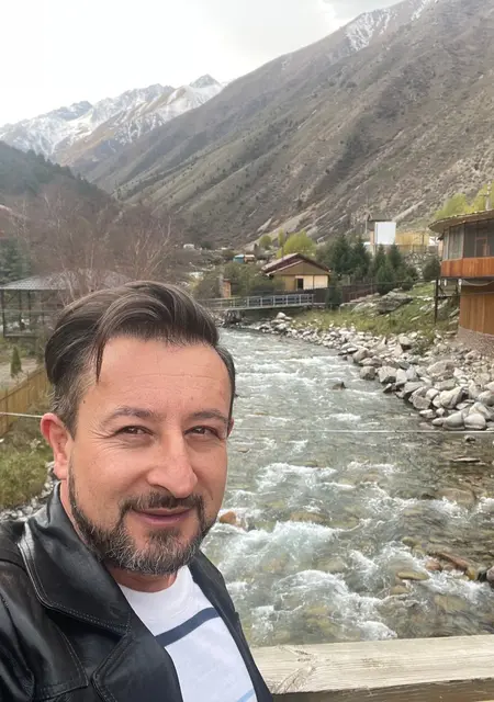 Я Aleksander, 47, знакомлюсь для совместных путешествий в Тбилиси