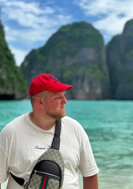 Я Александр, 23, из Бангкока, ищу знакомства без обязательств