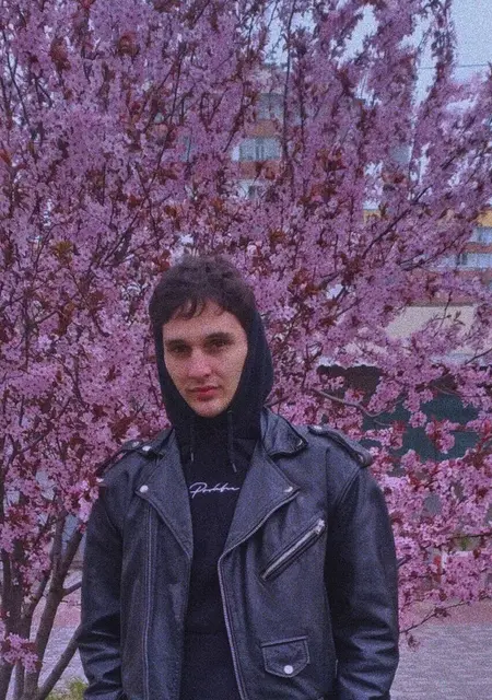 Я Даниил, 25 років з Запоріжжя, шукаю знайомства на одну ніч