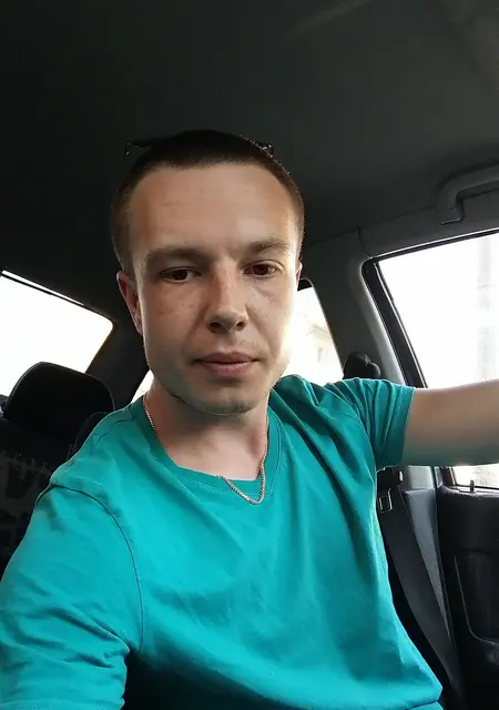 Я Артём, 27, из Борисова, ищу знакомства без обязательств