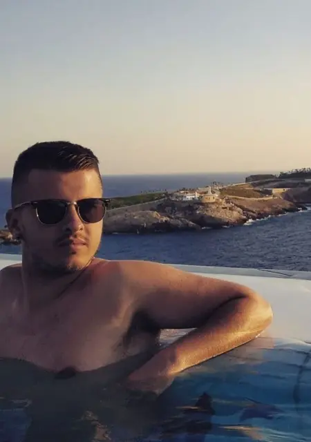 Я Volkan Ersoy, 23, из Афин, ищу знакомства без обязательств