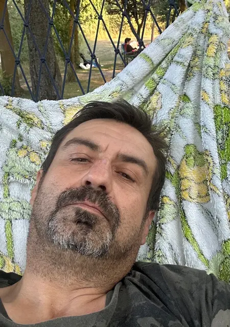 Engin из Стамбула, мне 44, познакомлюсь для приятного времяпровождения