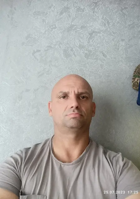 Alex из Кривого Рога, мне 38, познакомлюсь на одну ночь