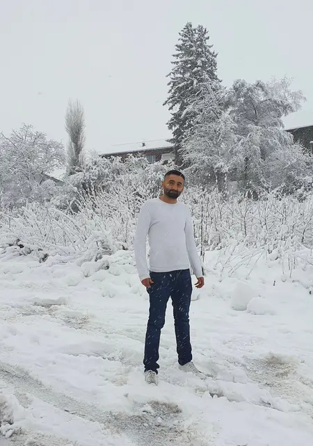 Я Nidal, 32, знакомлюсь для открытые отношения в Цофингене