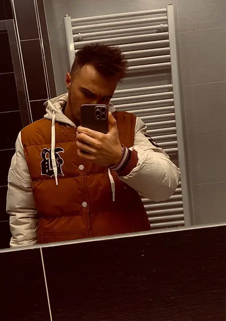 Я Dimon, 20, из Праги, ищу знакомство для открытые отношения