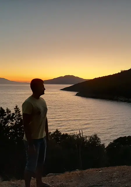 Я Alecs, 37 років, знайомлюсь для постійні стосунки у Дніпро