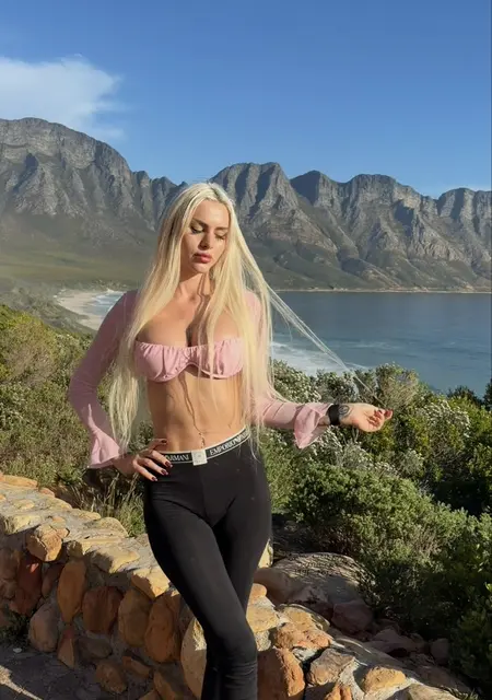 Ассоль из Дубая, мне 23, познакомлюсь на одну ночь