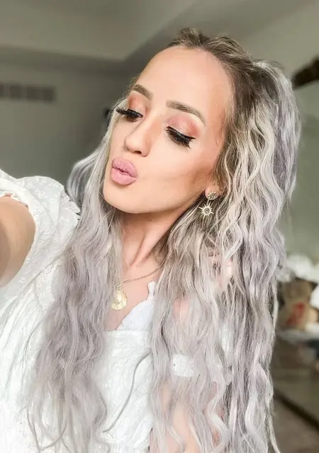 Я Арина, 25, знакомлюсь на одну ночь в Париже